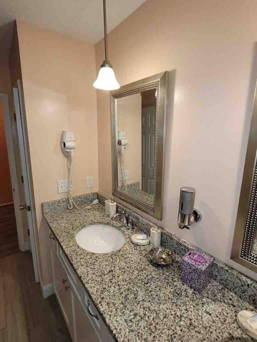 Elegant 2-Bedroom Pet-Friendly Villa W 2 Parking Spaces Hilton Head Island Eksteriør bilde